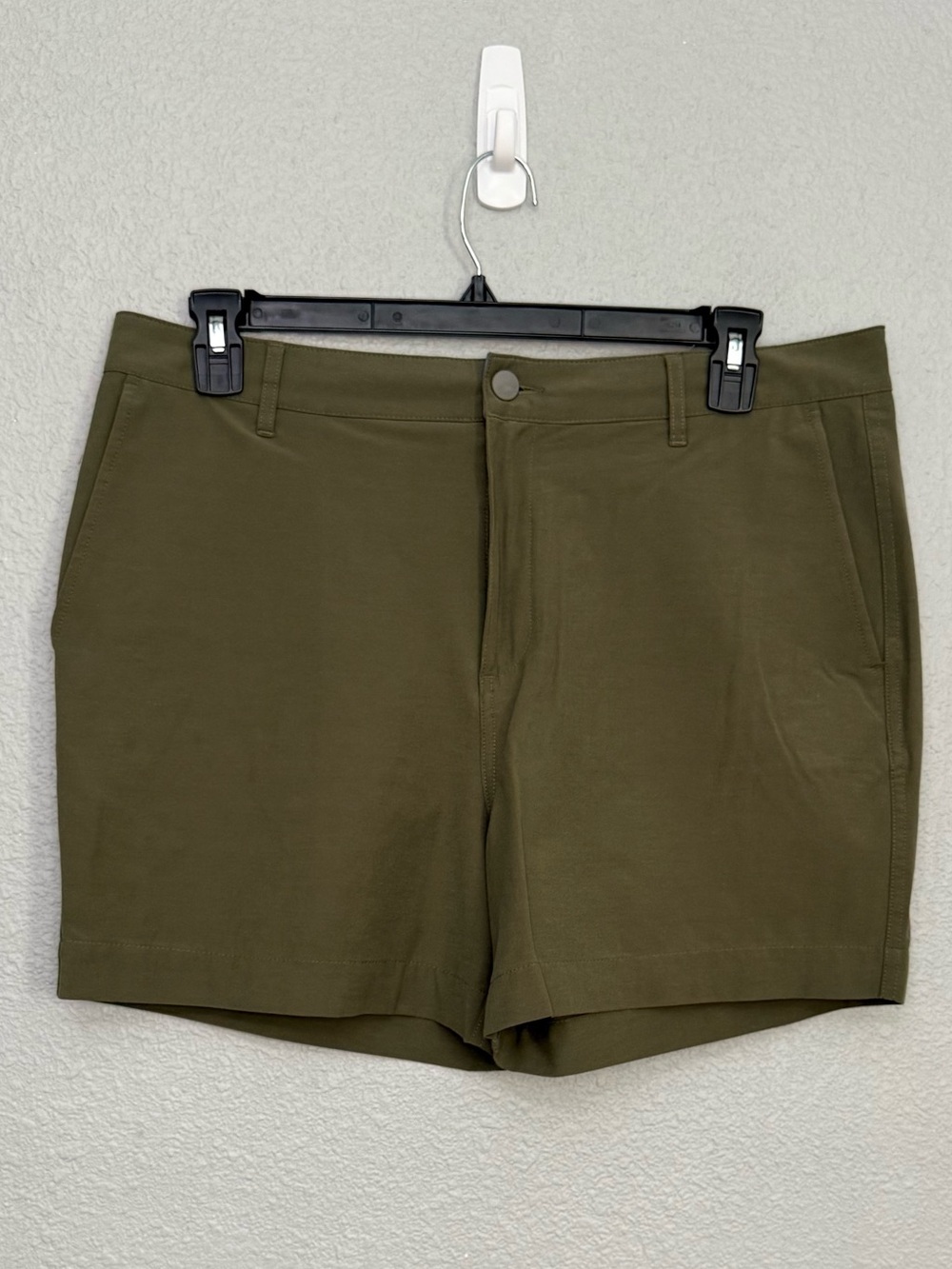 Faherty | All Day Shorts | Olive Green | Waist 36” Inseam 5”